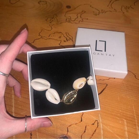 NEW Logan Tay Shell Bracelet - Picture 2 of 4